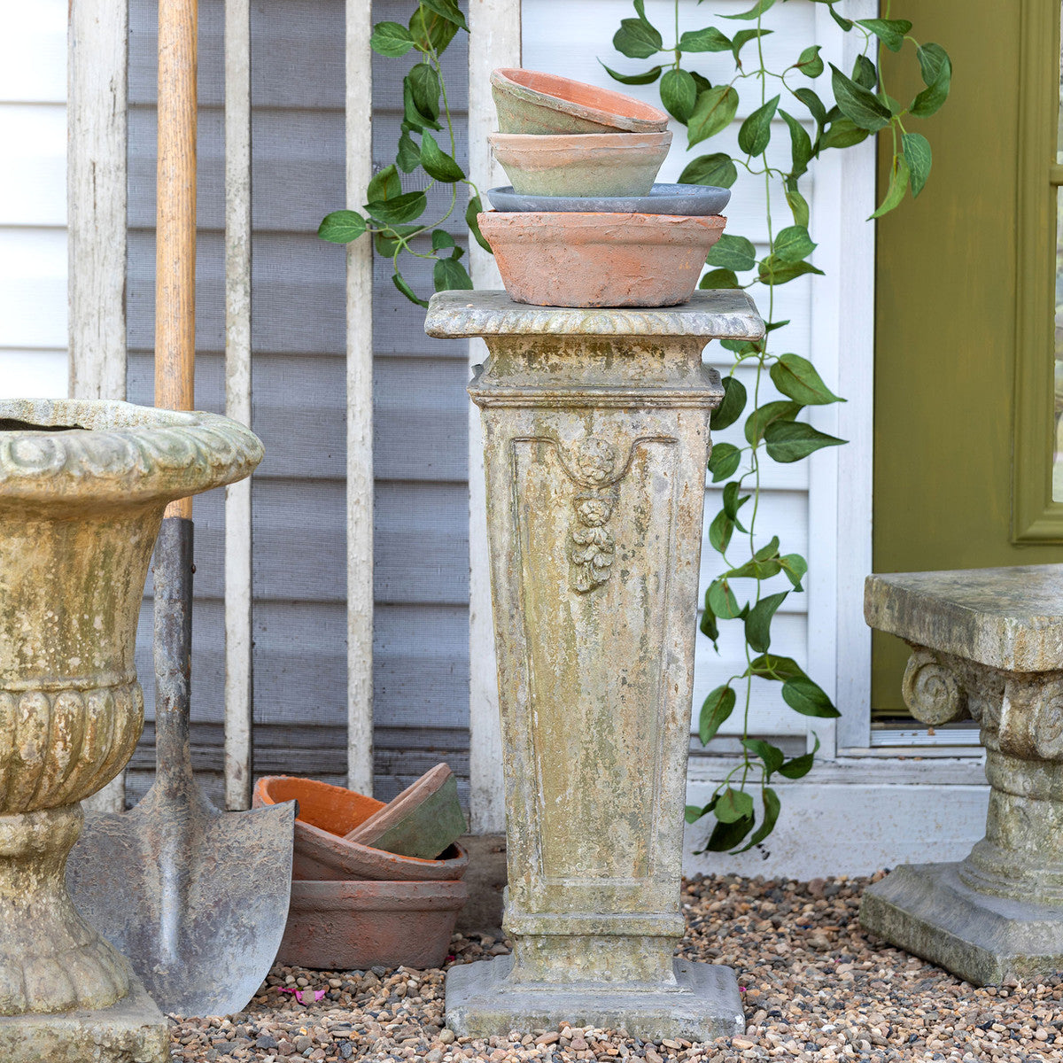 Courtyard Garden Pedestal, 24&quot;